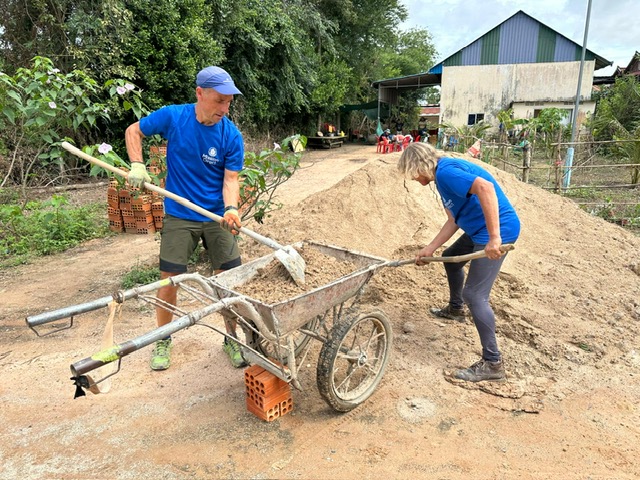 Chris Knight Cambodia Volunteering